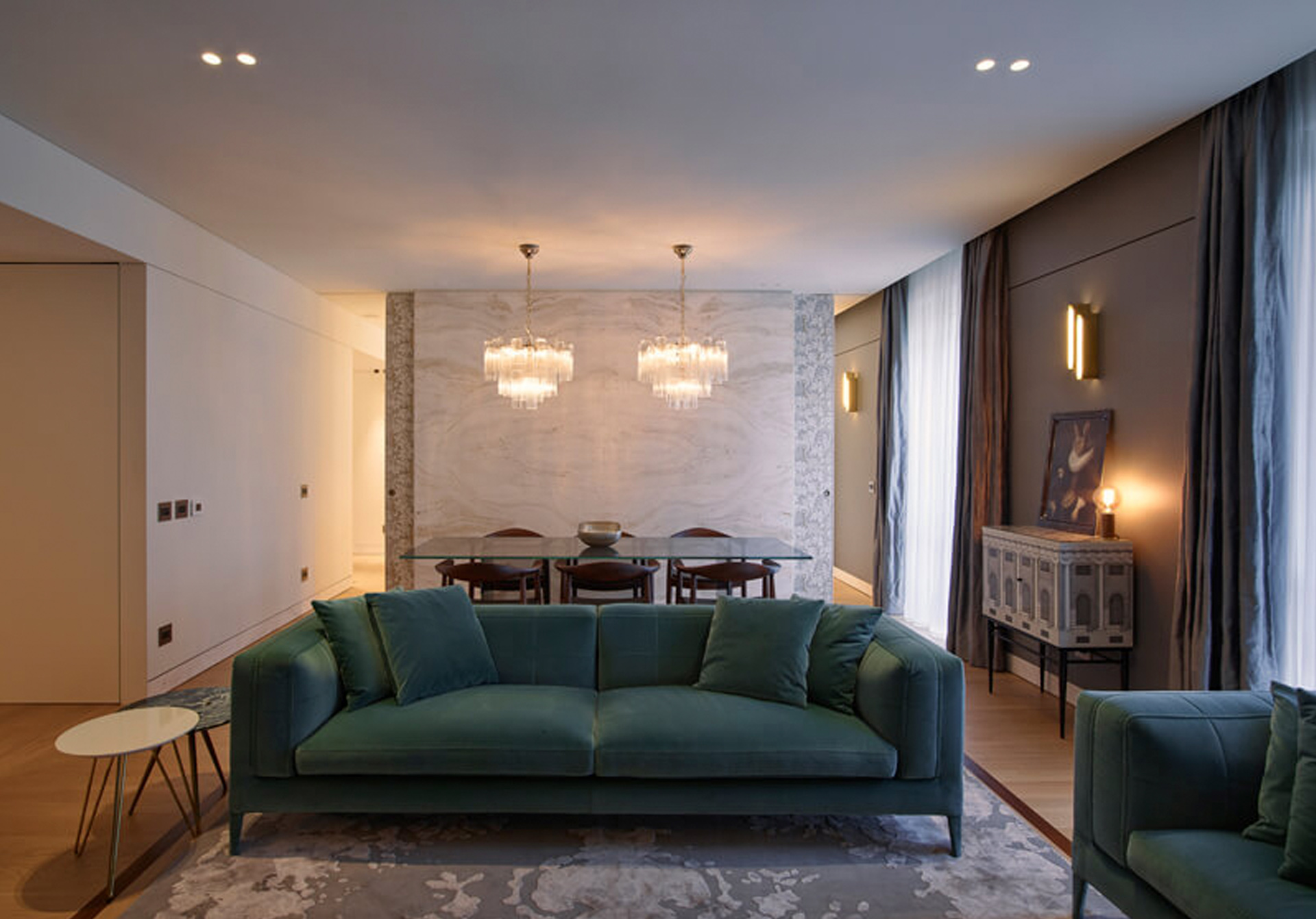 Ambiente residenziale con porte e boiserie integrate Lualdi